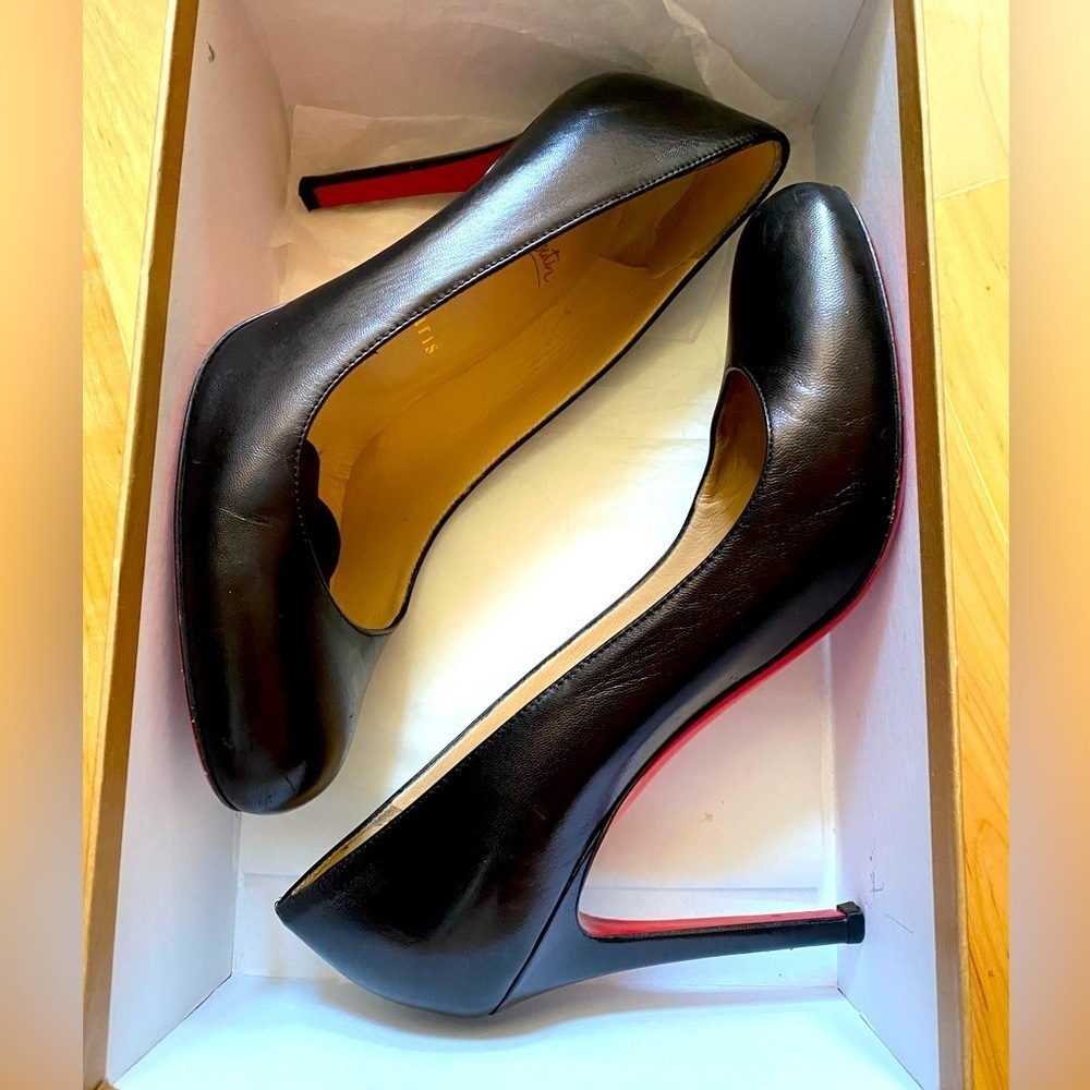 Christian Louboutin Black Leather Simple Pump 100 in size 38